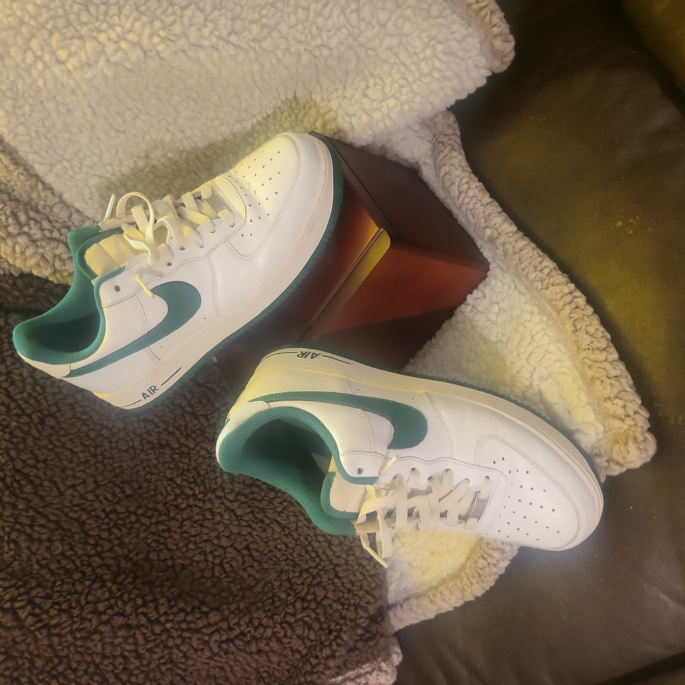 Mens sports shoes